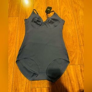 HELST woman outer body